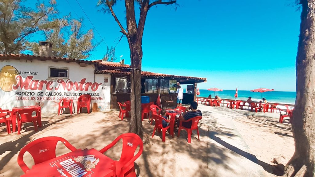 Quiosque Maré Nostro na Praia de Itaipuaçu