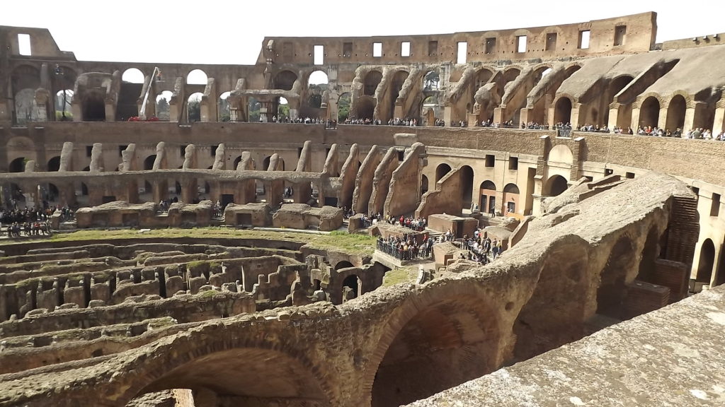 Coliseu de Roma por dentro