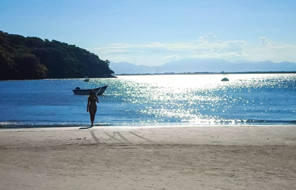 Praia de Encantadas na Ilha do Mel