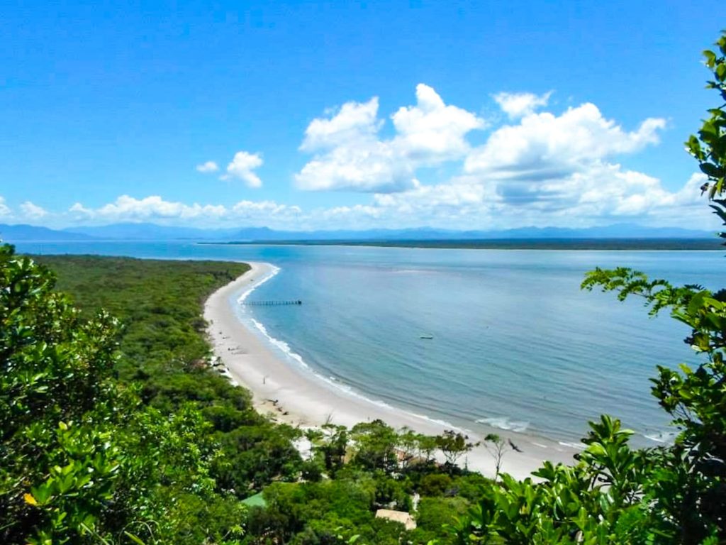 Vista para a Ponta do Bicho do Mirante no Morro da Baleia - Ilha do Mel