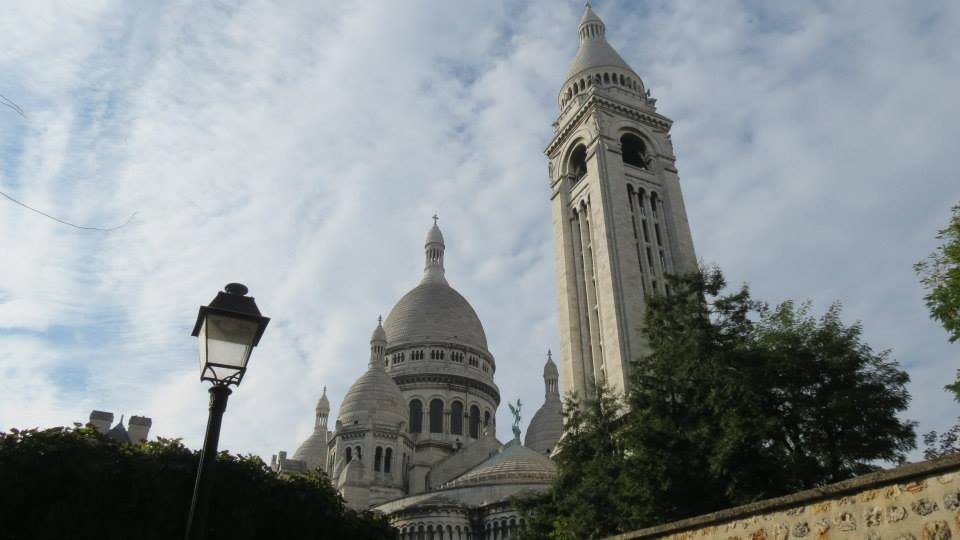 Basílica de Sacré-Coeur vista de um ângulo externo