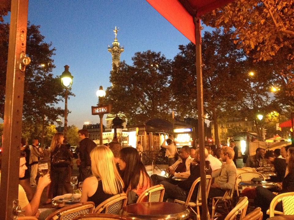 Bar na região da Bastilha, Paris