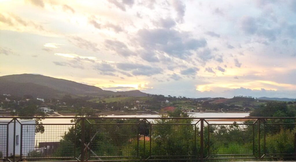 Vista para Escarpas do Lago em Capitólio