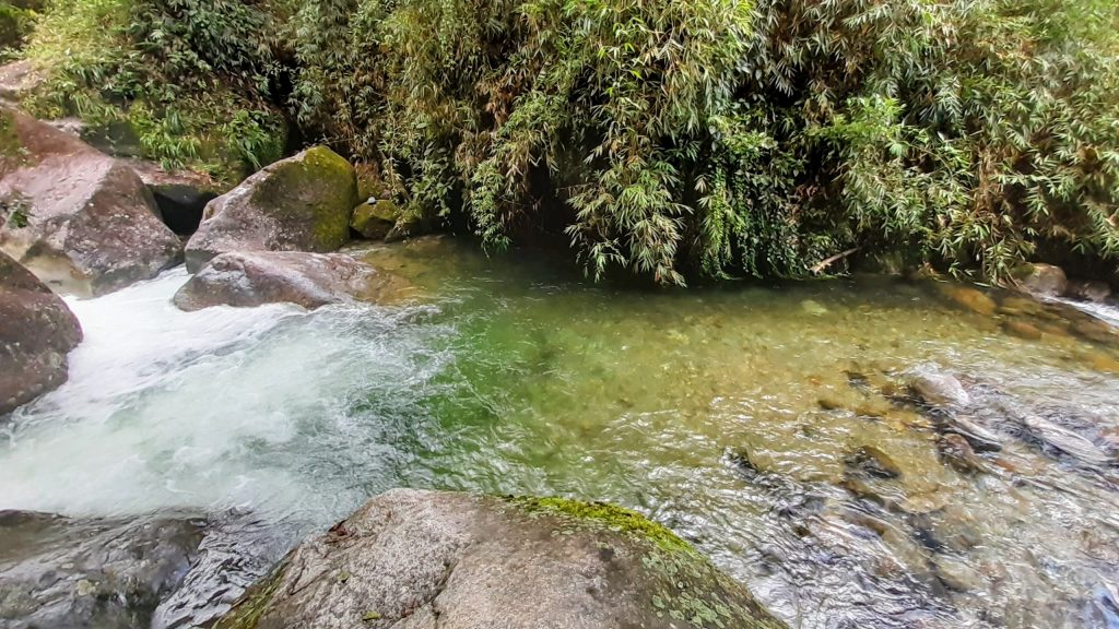 Poço das Esmeraldas na Serrinha do Alambari