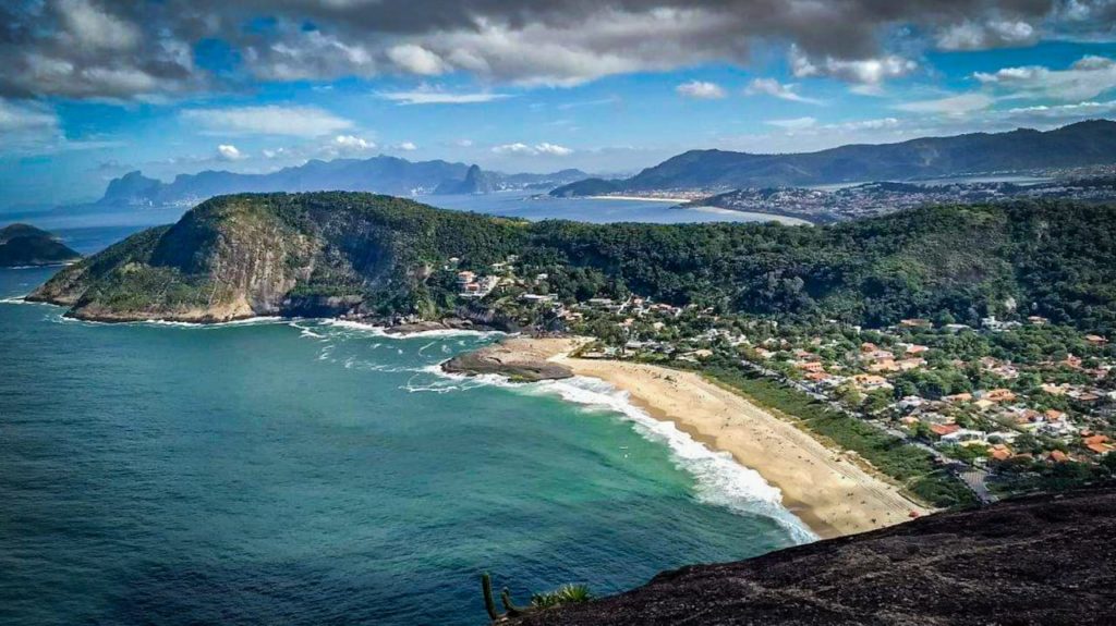 Praia de Itacoatiara vista do Costão