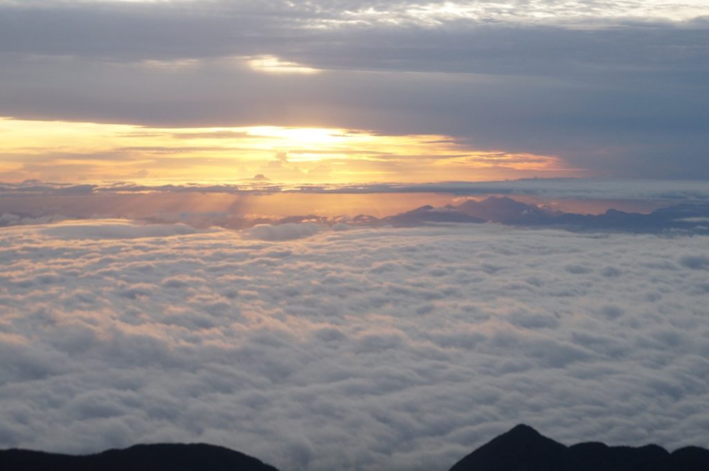 Pico da Bandeira no nascer do sol - Alto Caparaó