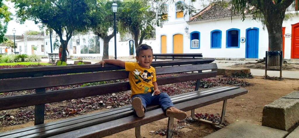 Paraty com crianças: Praça na frente da Igreja Matriz no centro histórico