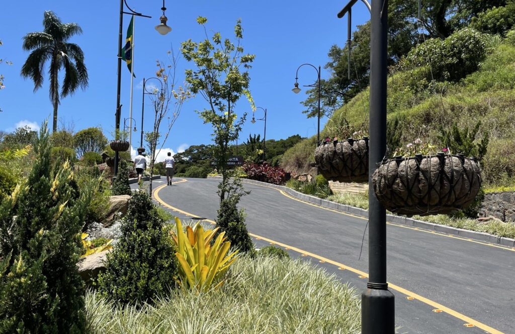 Rua Torta em Miguel Pereira