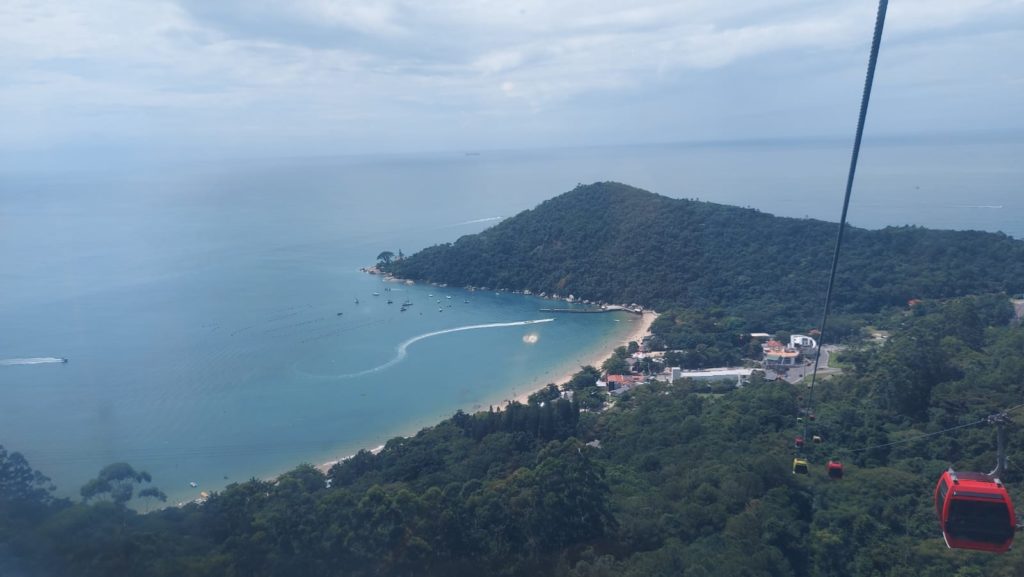 Praia de Laranjeiras vista a partir do Parque Unipraias