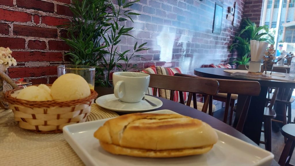 Onde tomar café em Jacareaguá: Cheirin Bão Pechincha