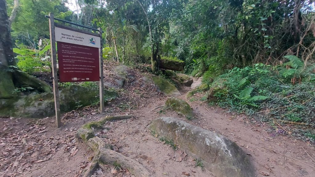 Trilha para a Cachoeira de Vargem Grande