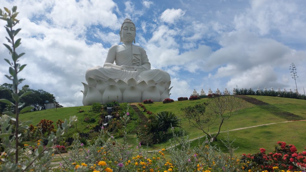 Estátua Grande Buda de Ibiraçu