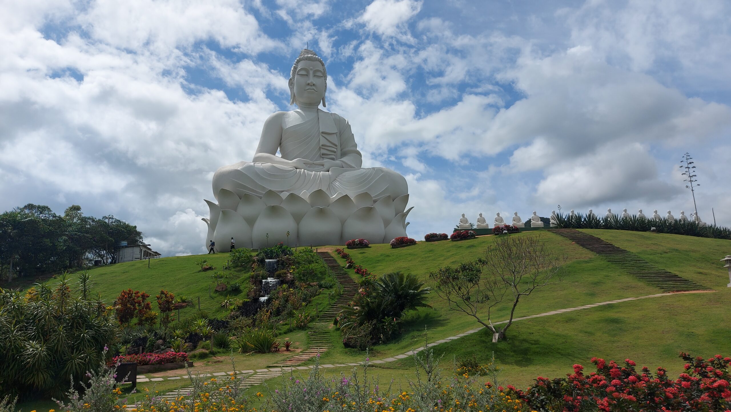 Praça Torii e o Mosteiro Zen Morro da Vargem em Ibiraçu: ES