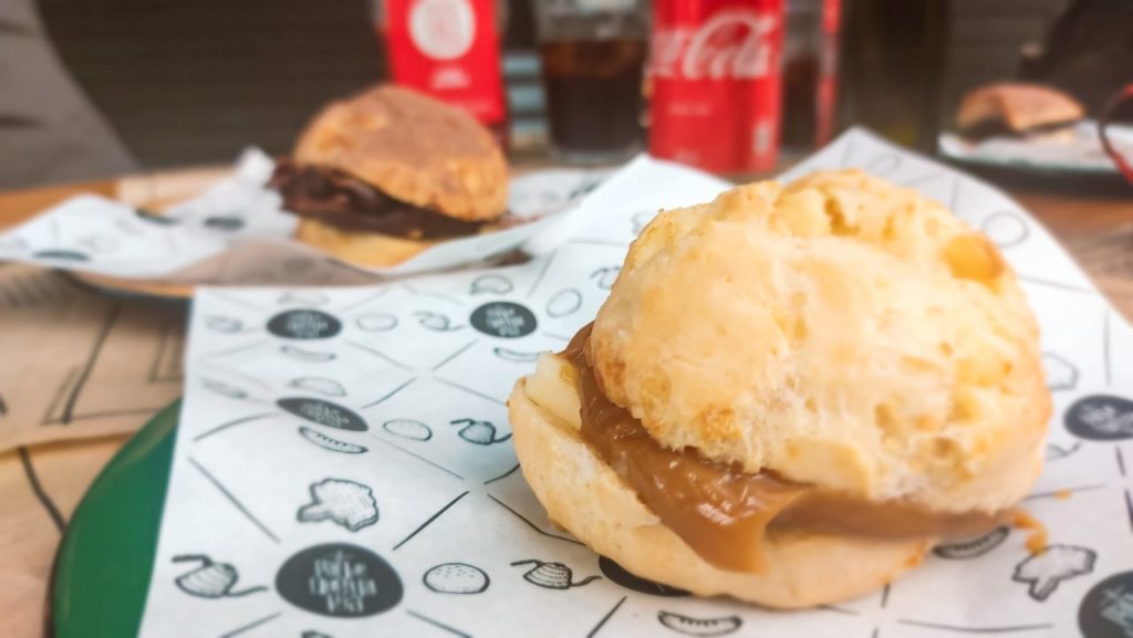 Pães de de queijo recheados da "A Pão de Queijaria"