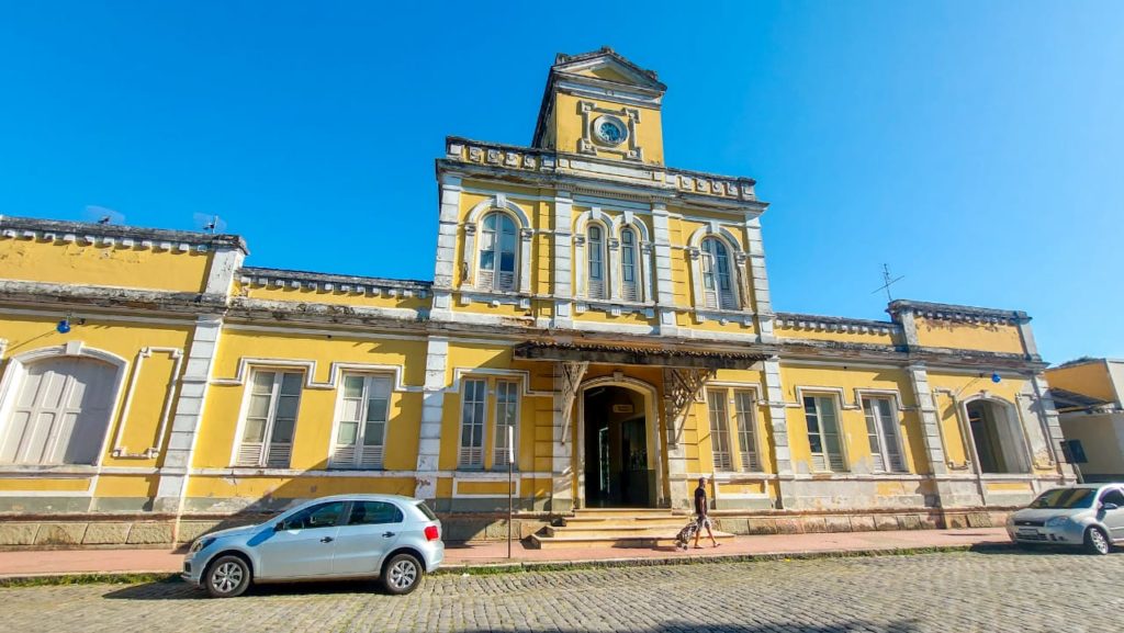 Antiga estação ferroviária de Valença hoje funciona como a rodoviária da cidade