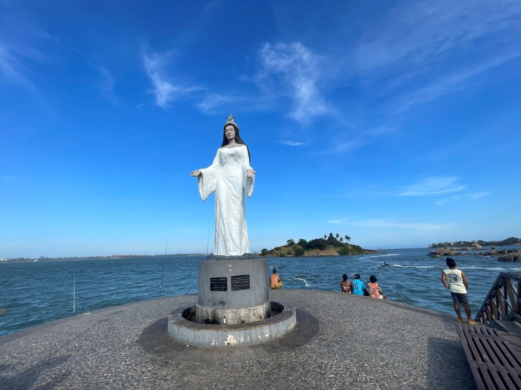 Píer de Iemanjá na Praia de Camburi