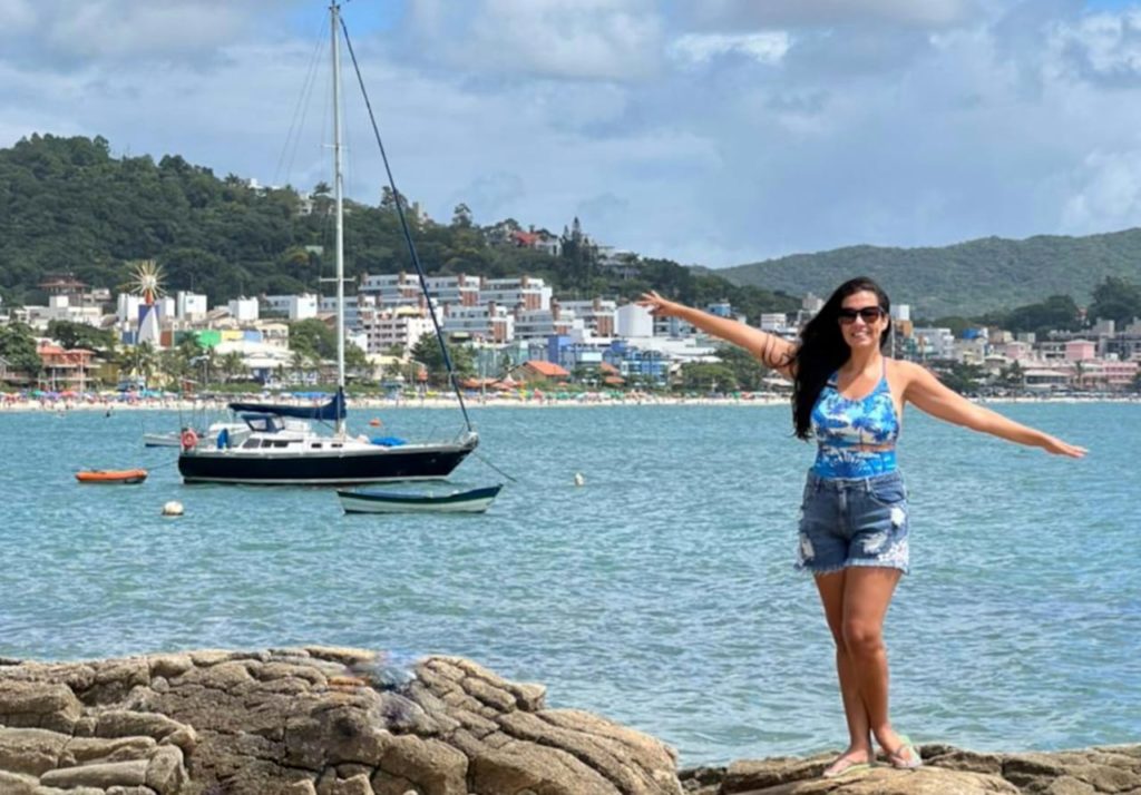 Praia da Lagoinha com vista para Bombinhas