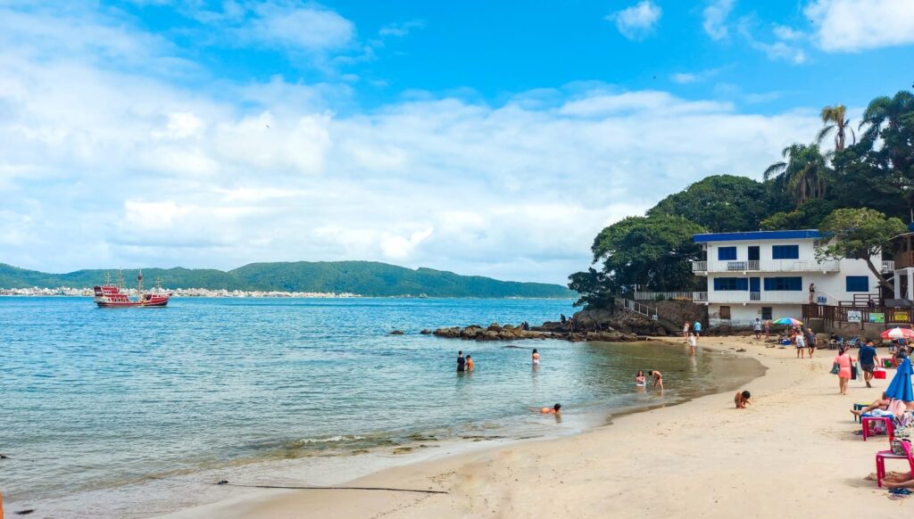 Praia da Sepultura em Bombinhas