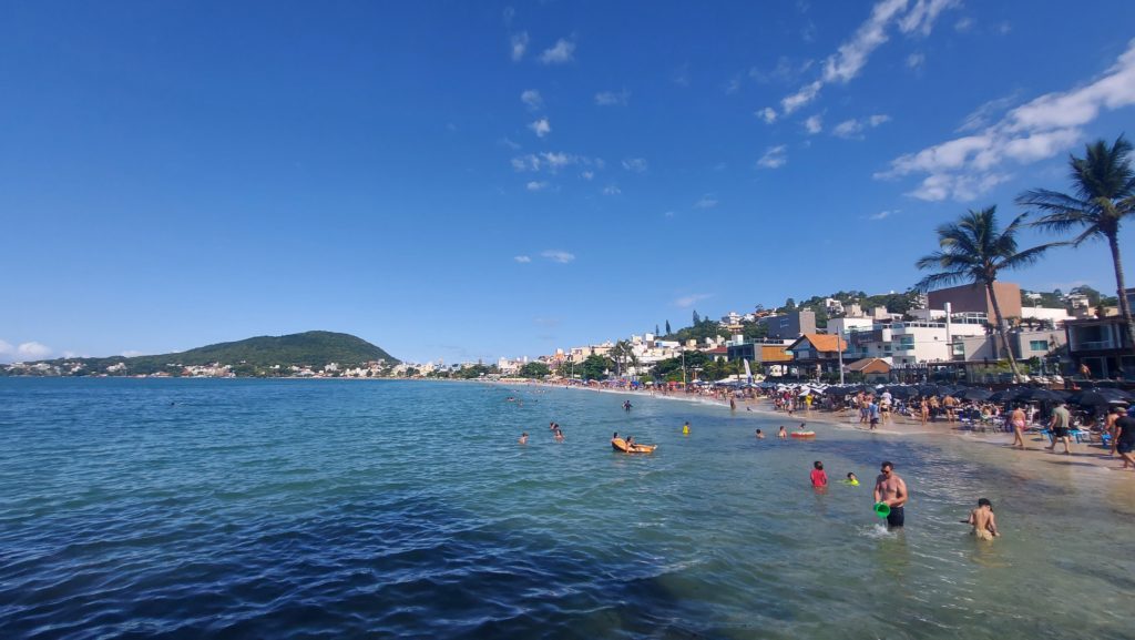 O que fazer em Bombinhas: curtir as praias