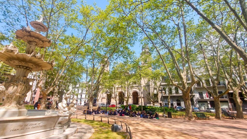 Catedral Metropolitana na Praça da Constituição em Montevideo