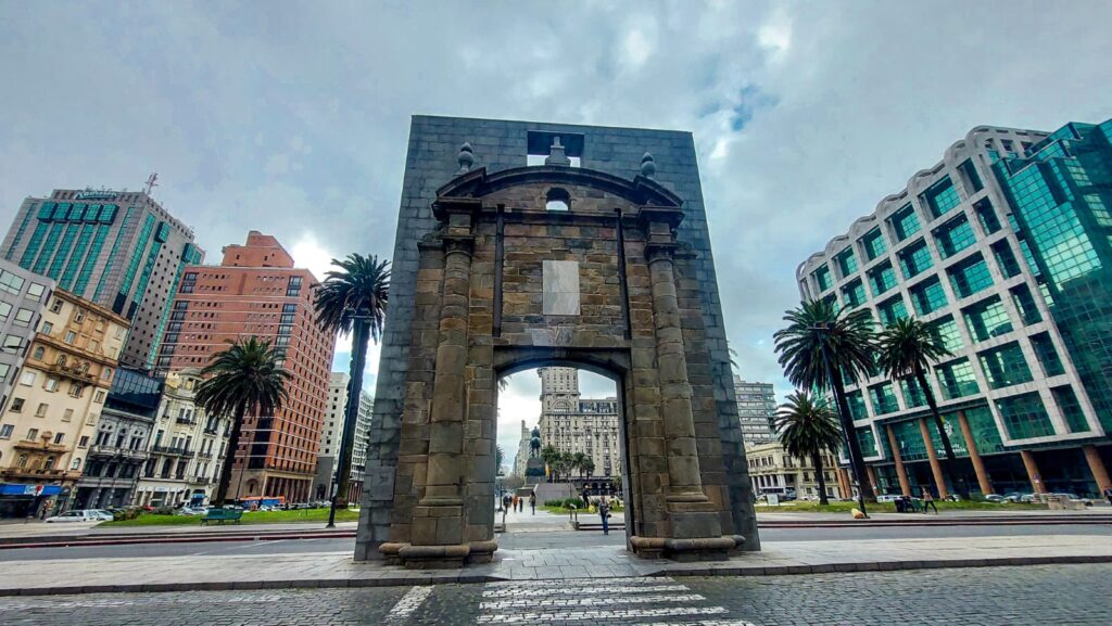 Porta da Cidadela em Montevidéu
