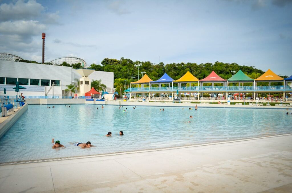 Wave Lagoon é a piscina de ondas do Wet'n Wild SP