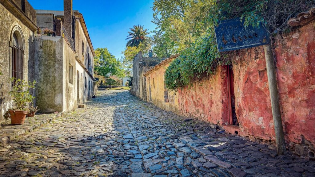 Calle dos Supiros em Colonia del Sacramento