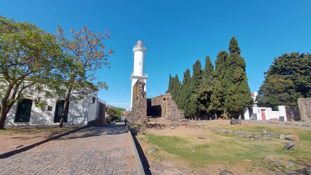 Ruína do Convento de São Francisco e Farol