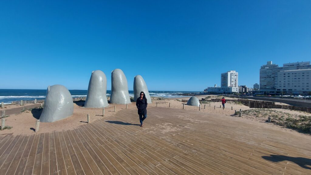 Monumento ao afogado em Punta del Este