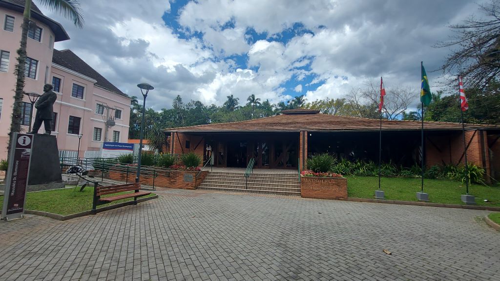 Mausoléu Dr. Blumenau