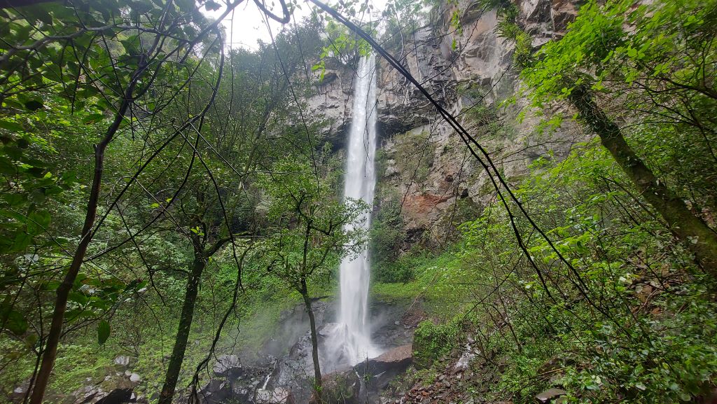 Cachoeira da Gruta da Terceira Légua em Caxias do Sul