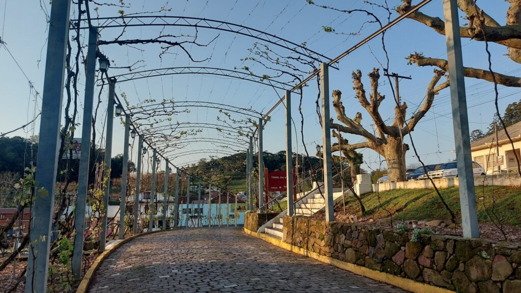 Túnel da Uva em Otávio Rocha