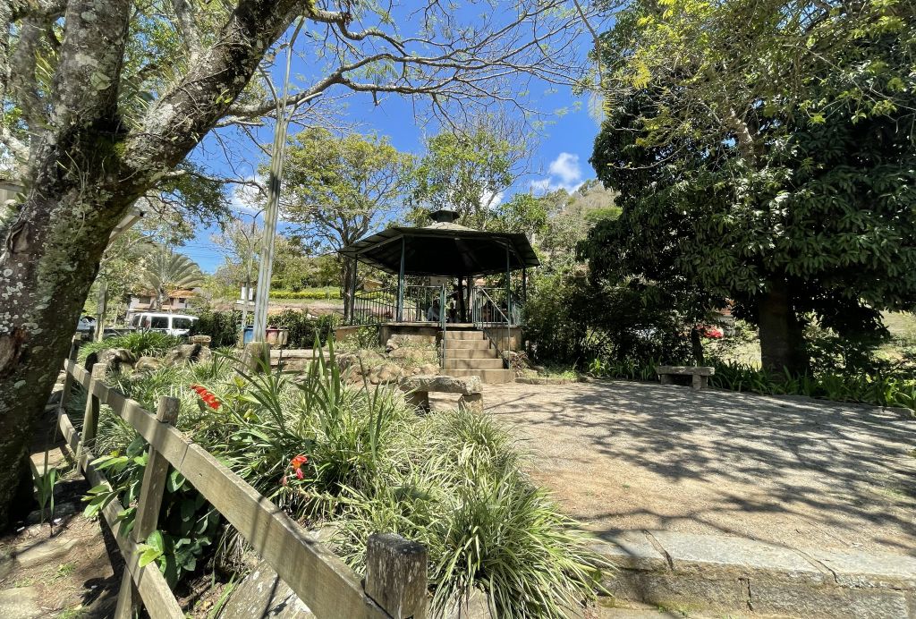 Centrinho e coreto no Vale das Videiras 