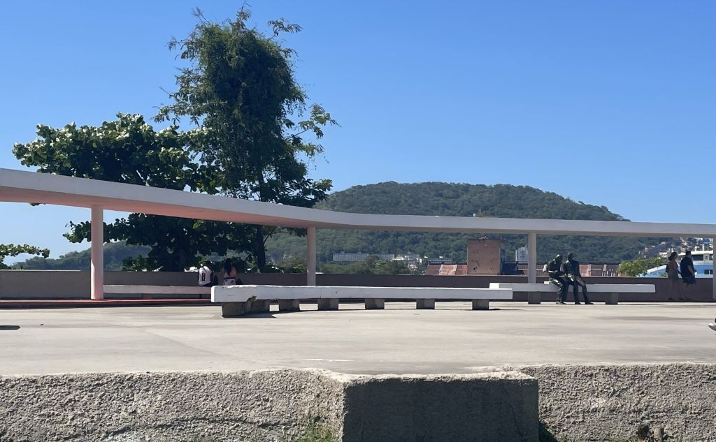 Praça Juscelino Kubitschek no Caminho Niemeyer