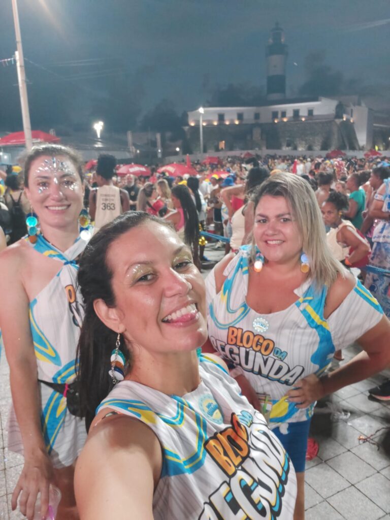 Experiência dentro da corda (bloco com abadá) no Bloco da Segunda - Xandy Harmonia