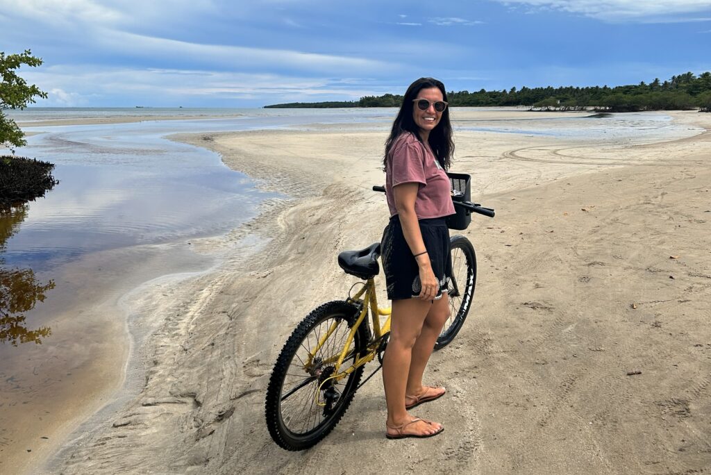 Chegada de bike na Quinta Praia em Morro de São Paulo